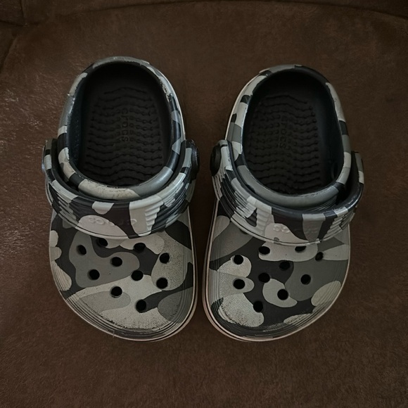 CROCS Other - Toddler Camo Crocs size 5C